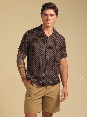 Velvet by Graham & Spencer Black Short-Sleeve Button-Down with Brown Palm Print